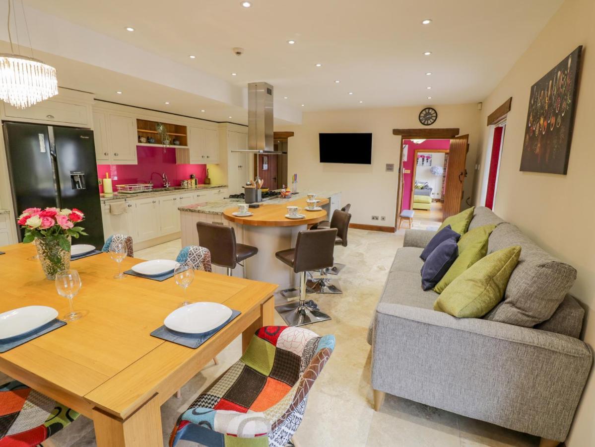 The Stables Villa Stourbridge Bagian luar foto