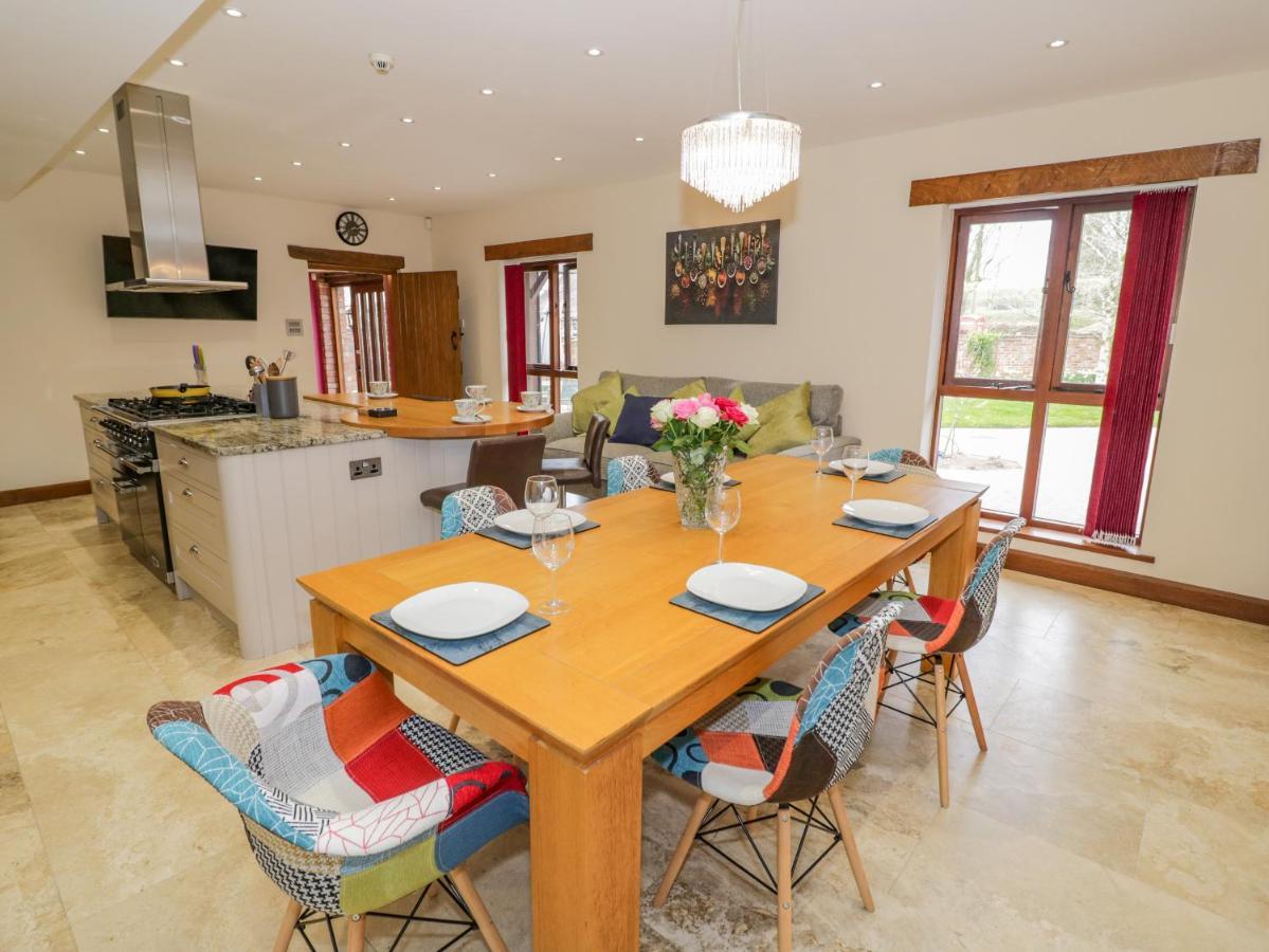 The Stables Villa Stourbridge Bagian luar foto