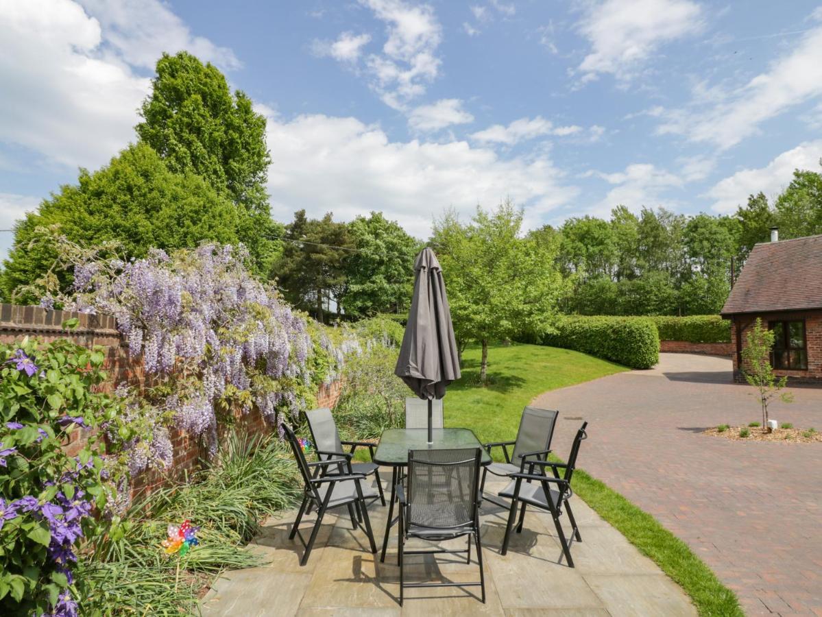 The Stables Villa Stourbridge Bagian luar foto