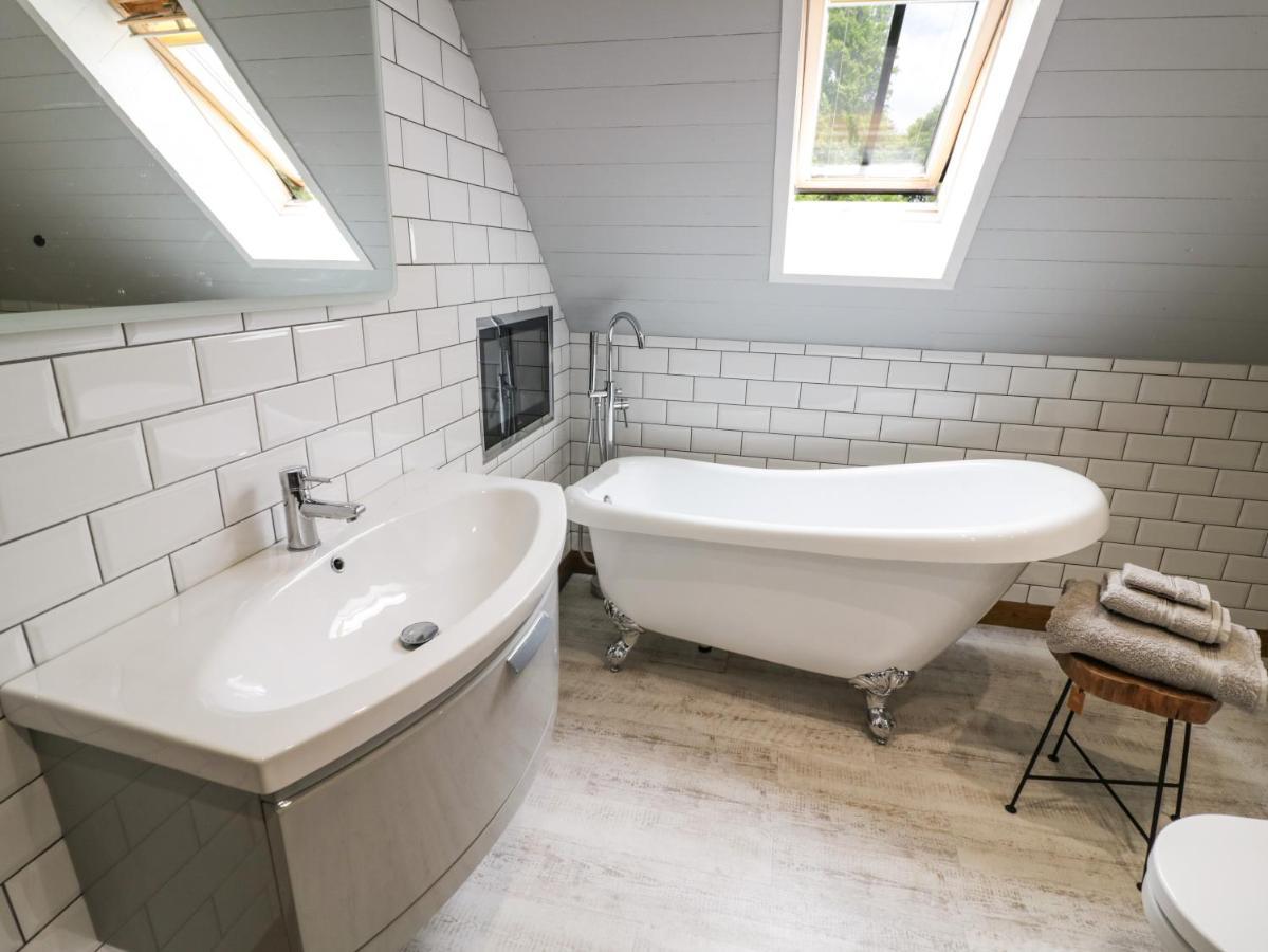 The Stables Villa Stourbridge Bagian luar foto